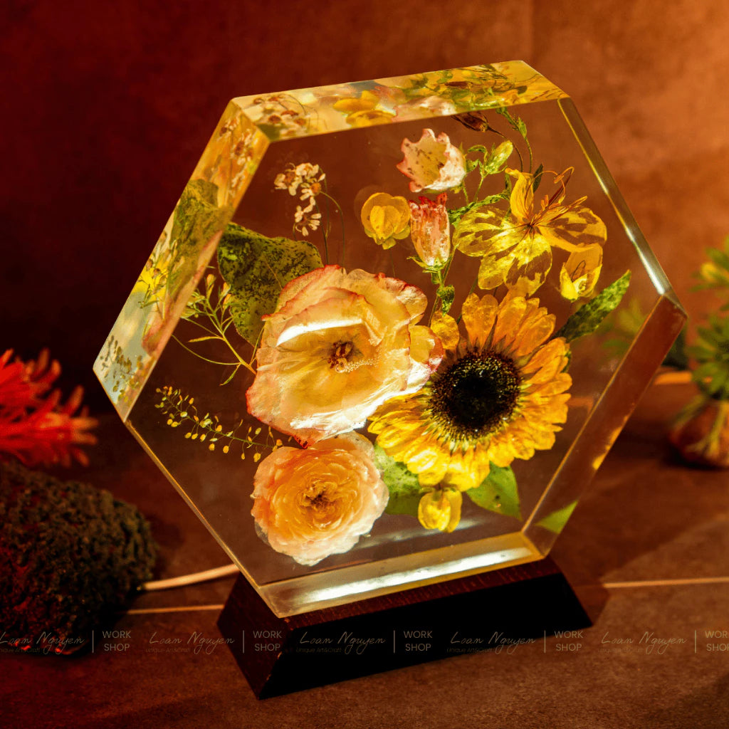 Handmade Decorative Night Lamp with 2 Roses and 1 Sunflower, for Bedroom Decoration, Perfect as a Gift - CDResin.com