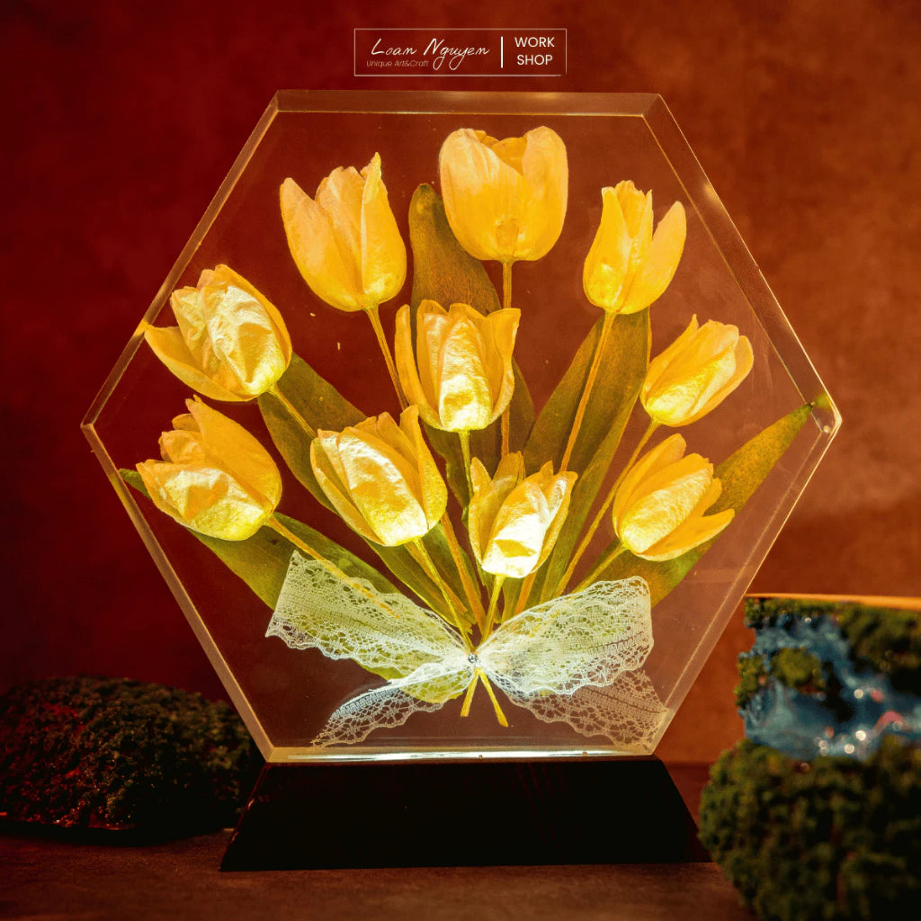 Real Tulip Flower Night Light, Artificial Flowers, Desk Decoration for Study and Bedroom, Handcrafted, Perfect for Gifts - CDResin.com