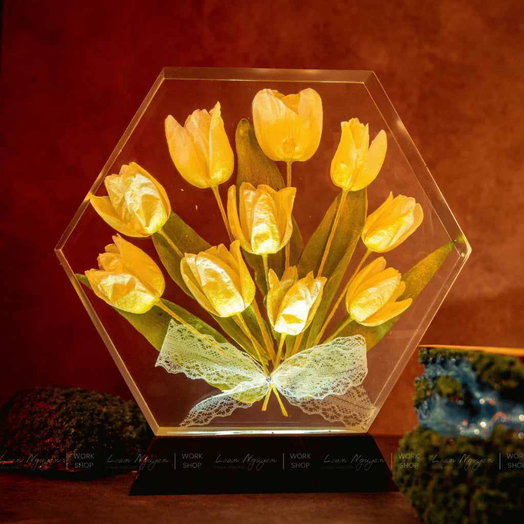 Real Tulip Flower Night Light, Artificial Flowers, Desk Decoration for Study and Bedroom, Handcrafted, Perfect for Gifts - CDResin.com