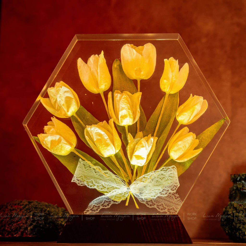 Real Tulip Flower Night Light, Artificial Flowers, Desk Decoration for Study and Bedroom, Handcrafted, Perfect for Gifts - CDResin.com