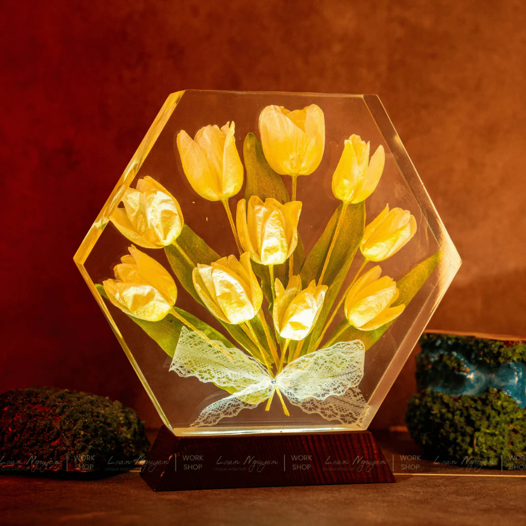 Real Tulip Flower Night Light, Artificial Flowers, Desk Decoration for Study and Bedroom, Handcrafted, Perfect for Gifts - CDResin.com