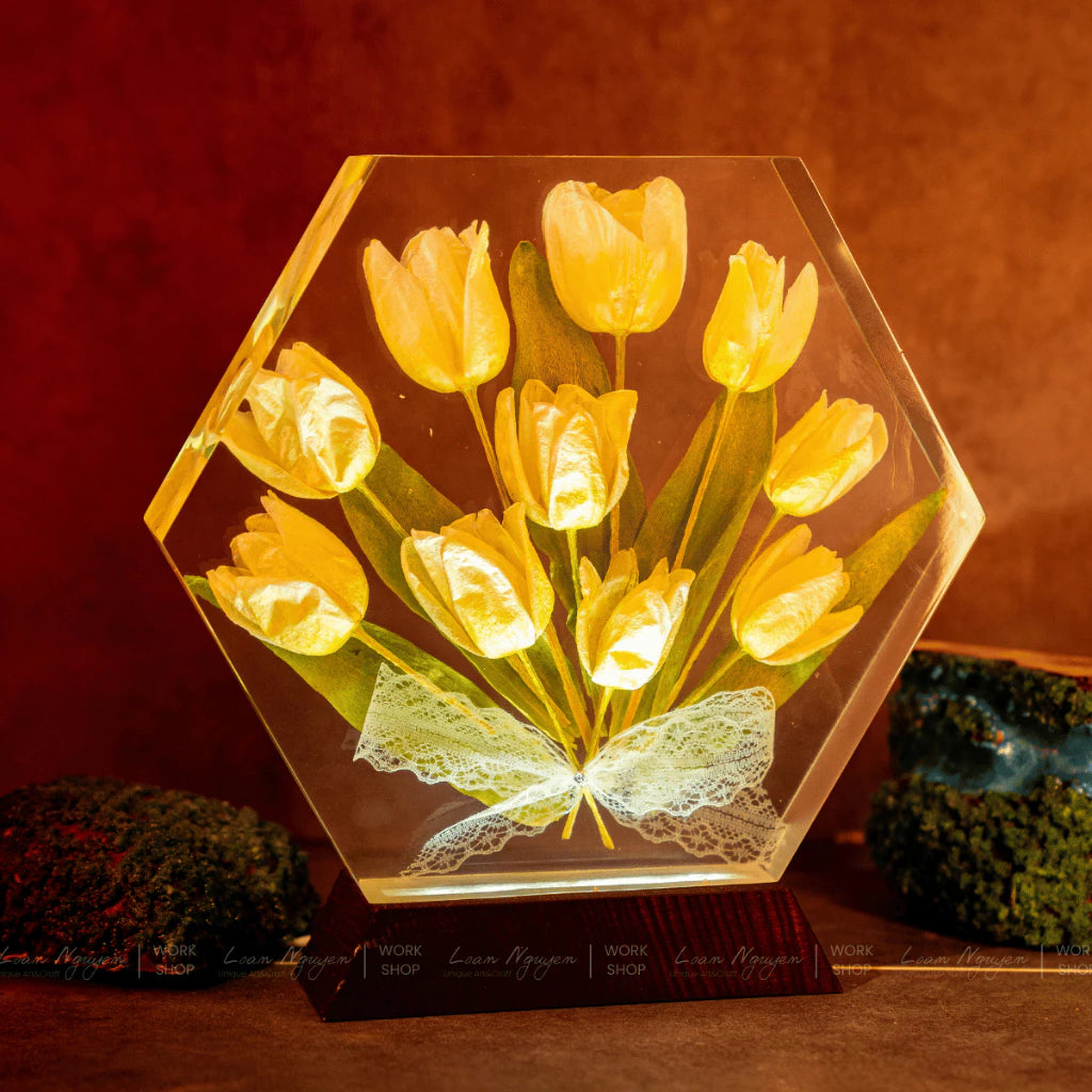 Real Tulip Flower Night Light, Artificial Flowers, Desk Decoration for Study and Bedroom, Handcrafted, Perfect for Gifts - CDResin.com